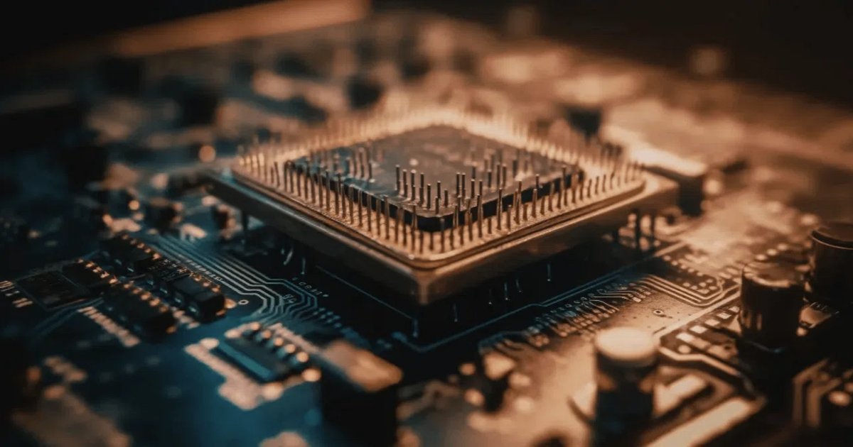 基板に実装された半導体チップのクローズアップ